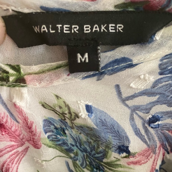 Walter Baker Floral Blouse Size Medium - Picture 3 of 3